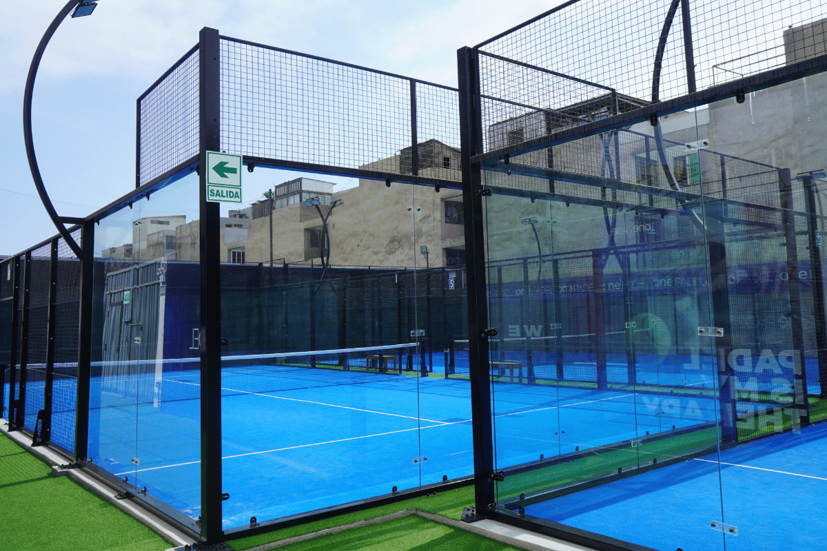 Каква е разликата между падел и тенис? - Padel One
